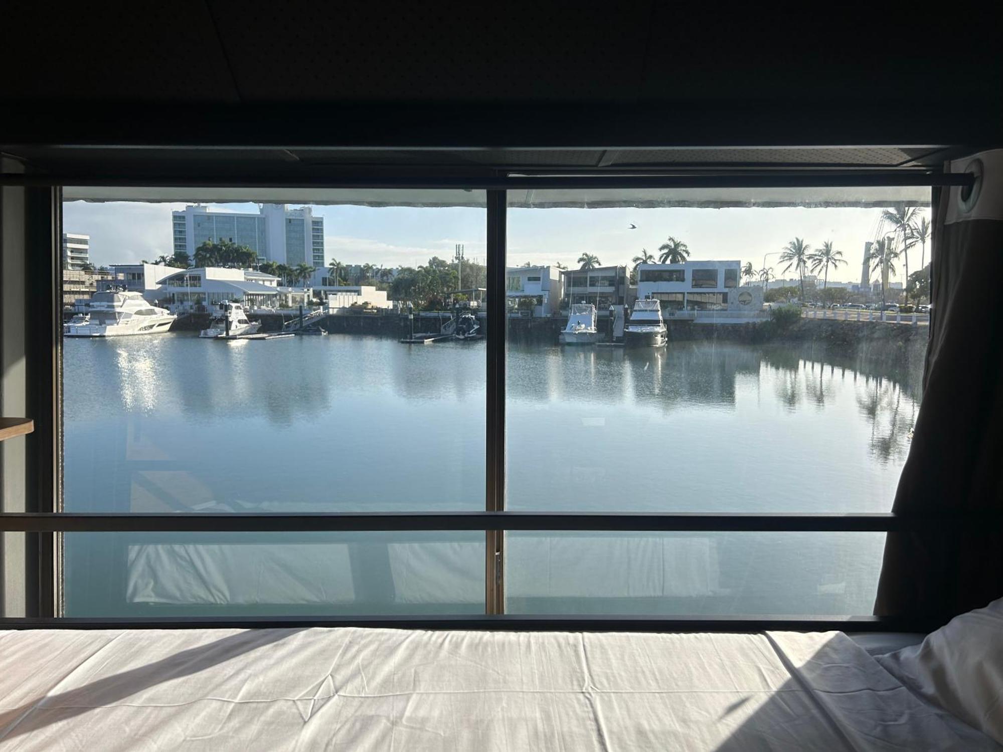 The Pier Pods On The Water- 50M From Townsville Bus Terminal And Ferry Terminal- Passport Id Requried Zewnętrze zdjęcie