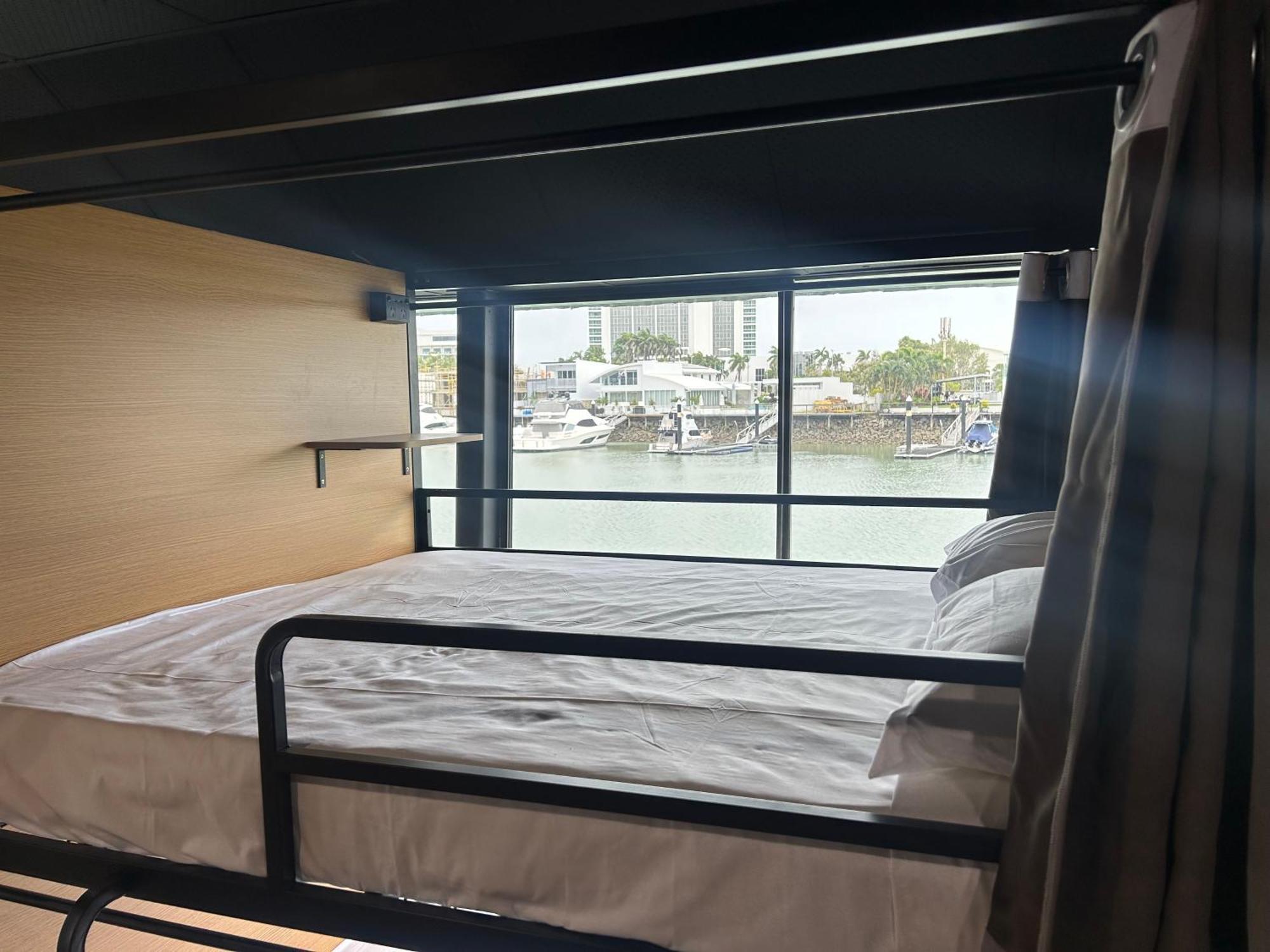 The Pier Pods On The Water- 50M From Townsville Bus Terminal And Ferry Terminal- Passport Id Requried Zewnętrze zdjęcie