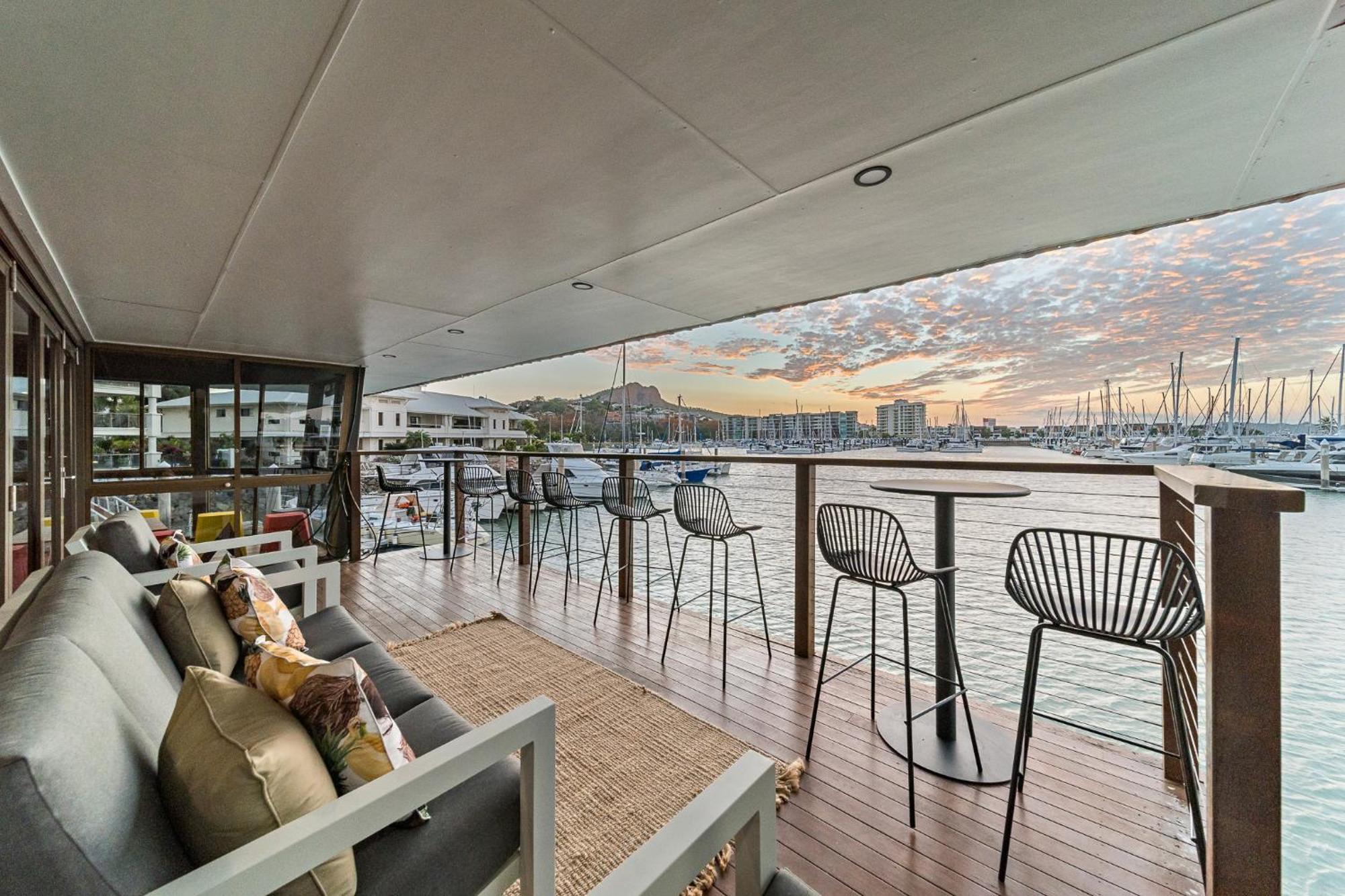 The Pier Pods On The Water- 50M From Townsville Bus Terminal And Ferry Terminal- Passport Id Requried Zewnętrze zdjęcie