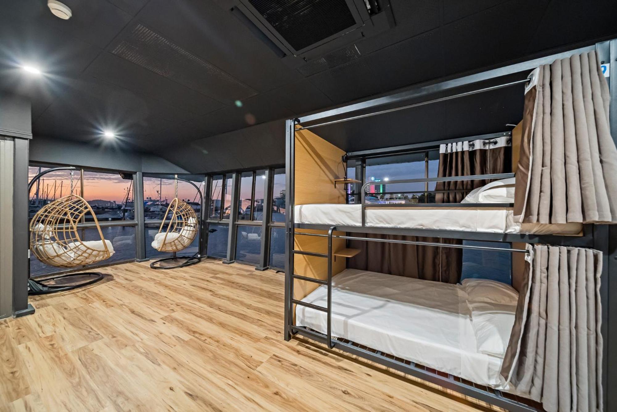 The Pier Pods On The Water- 50M From Townsville Bus Terminal And Ferry Terminal- Passport Id Requried Zewnętrze zdjęcie