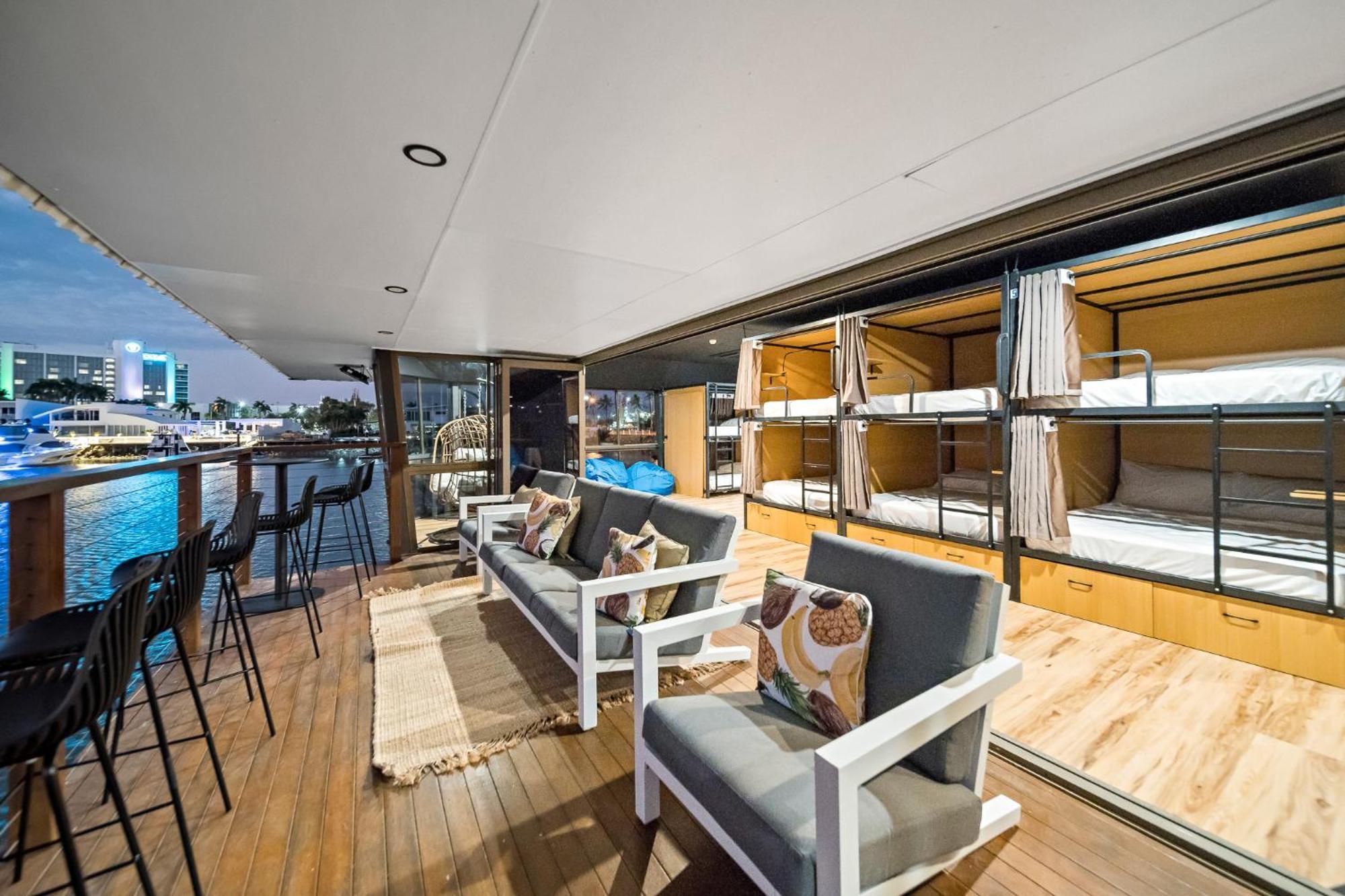 The Pier Pods On The Water- 50M From Townsville Bus Terminal And Ferry Terminal- Passport Id Requried Zewnętrze zdjęcie