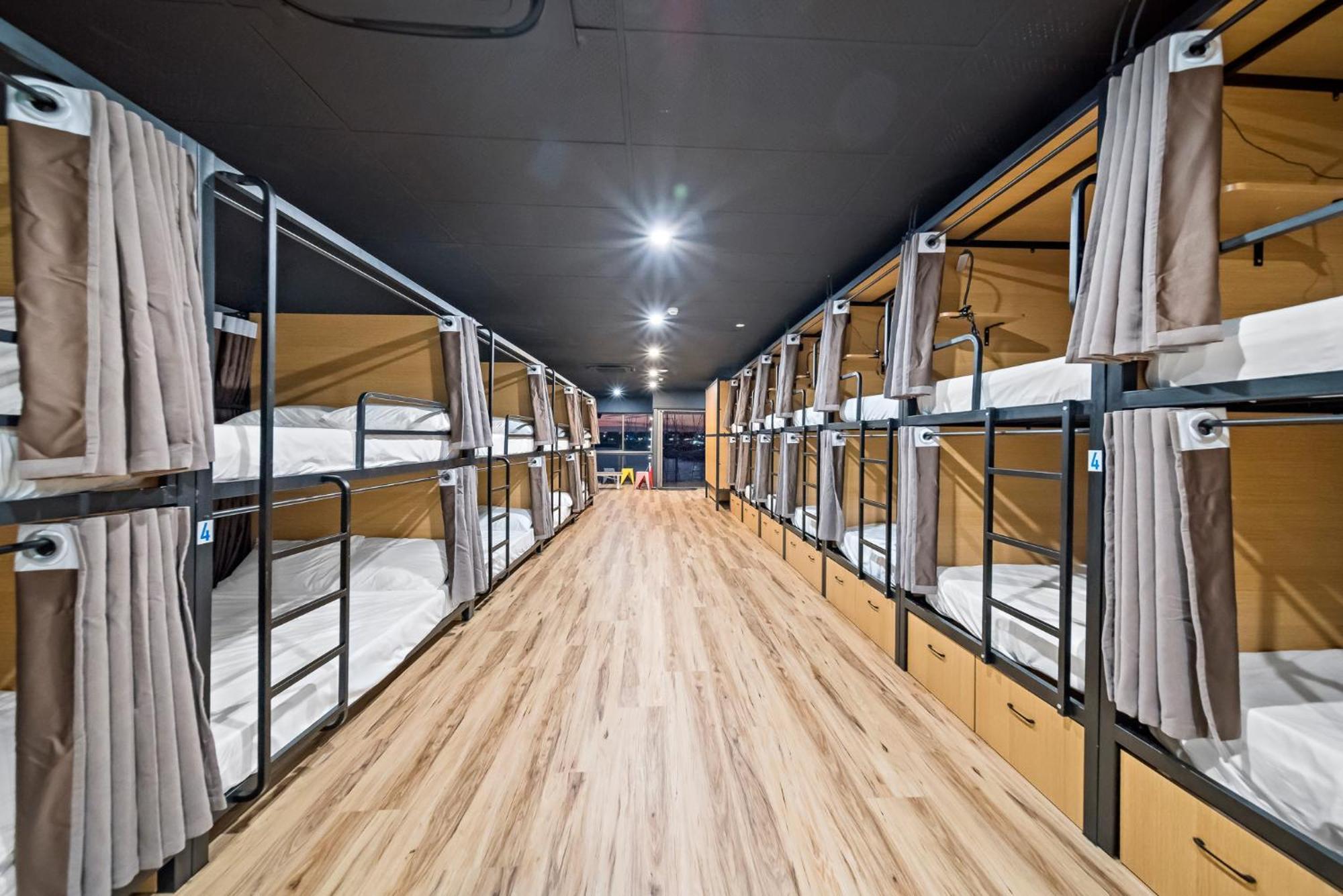 The Pier Pods On The Water- 50M From Townsville Bus Terminal And Ferry Terminal- Passport Id Requried Zewnętrze zdjęcie